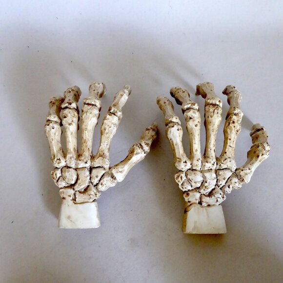 HALLOWEEN SKELETON HANDS HOLDING BLACK CERAMIC CAULDRON CANDY DISH / CUP SET - Picture 9 of 9